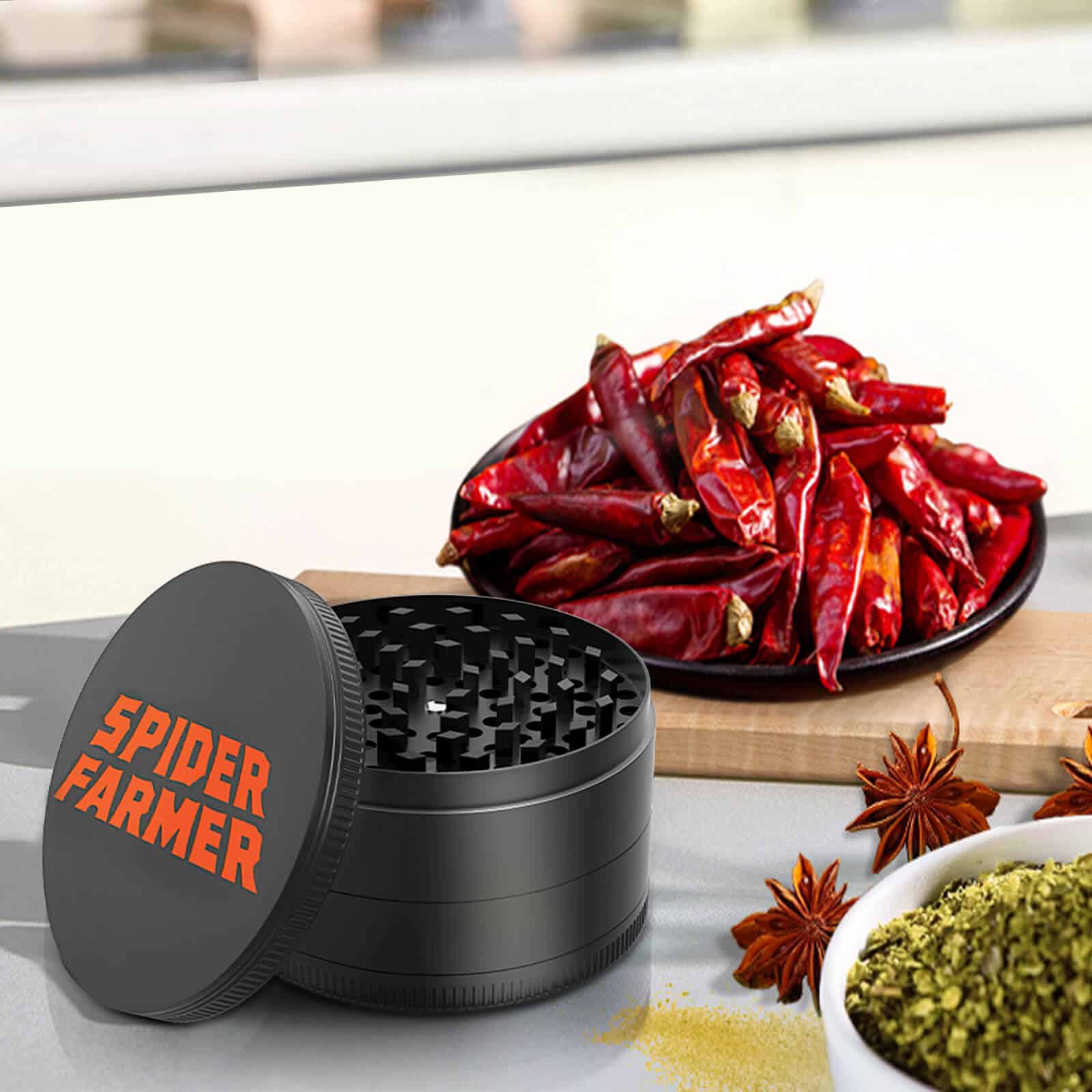 Spider Farmer Spice &amp; Herb Grinder – Hochwertiger Kräutermühle mit scharfem Edelstahl-Messer und 4 Teilen für effizientes Zerkleinern